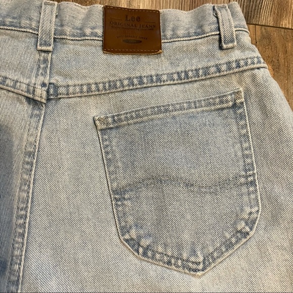 90's Lee High Waisted Distressed Jean Shorts - Picture 7 of 8